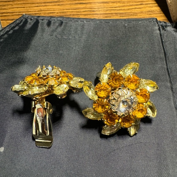 Joseph Wiesner necklace w/clip on earrings (not Wiesner) gold/soft green color - Picture 5 of 6